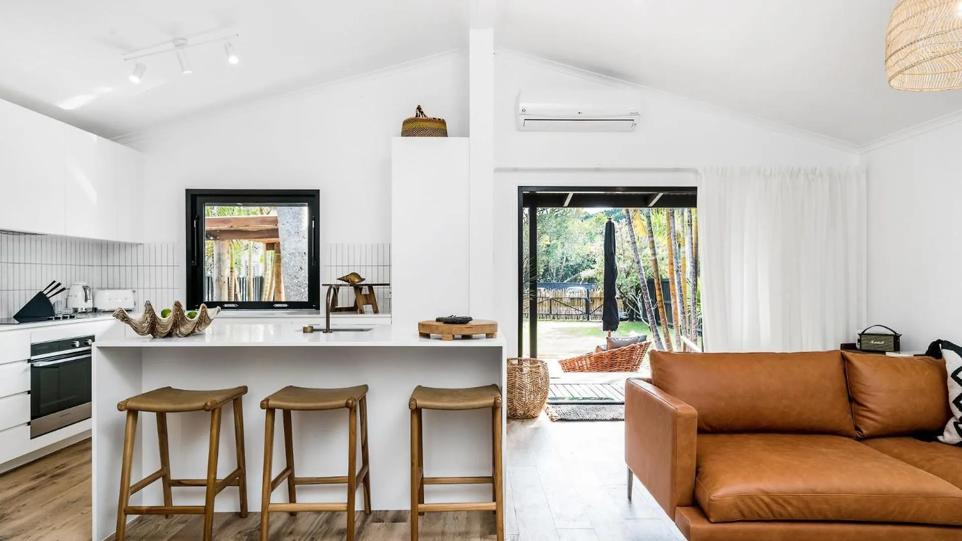 3 Salty Sisters Villa Byron Bay Australia