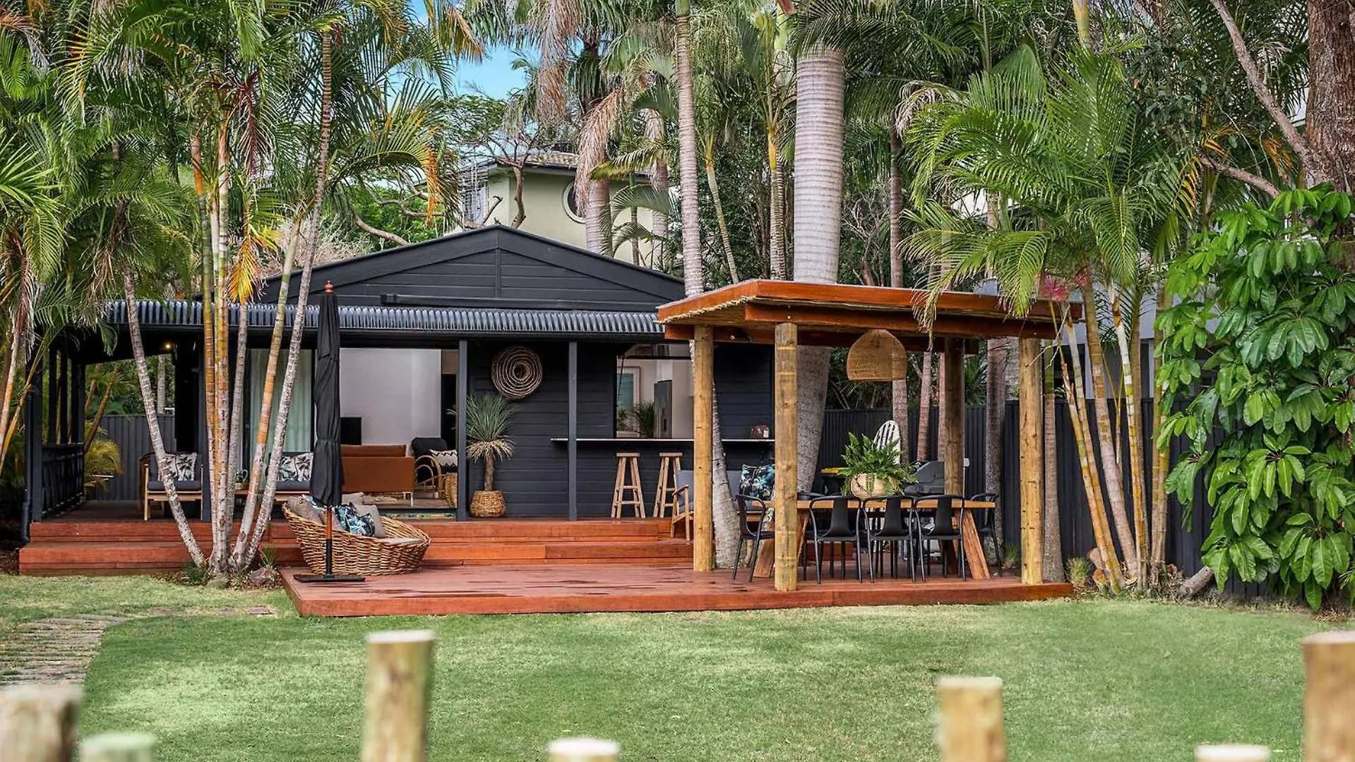 3 Salty Sisters Villa Byron Bay